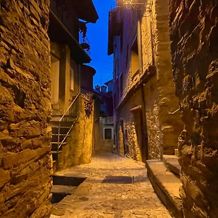 בית נופש Romantic Stone With Amazing View Of And Oleandra לאליו